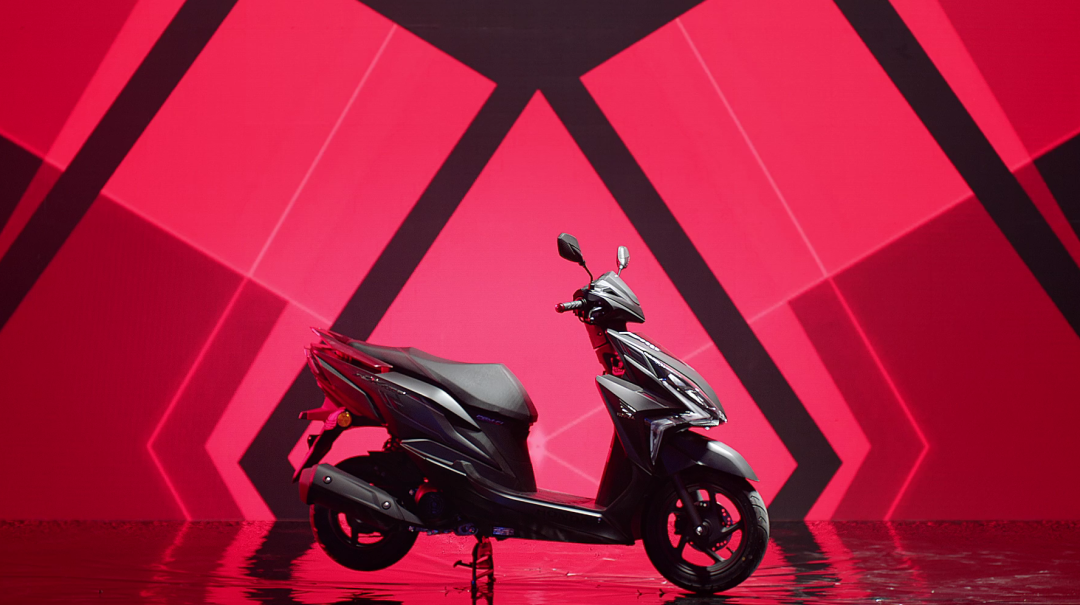 順動(dòng)新作│時(shí)尚裂變，颯風(fēng)而行，本田RX125摩托車震撼出街